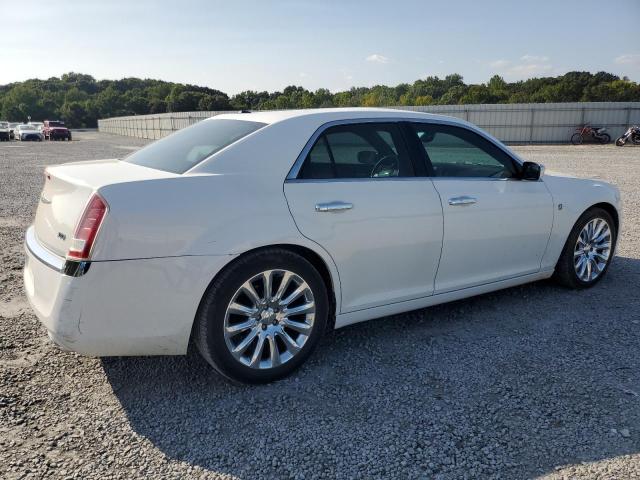 2C3CCAAG3DH735440 - 2013 CHRYSLER 300 WHITE photo 3