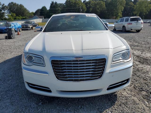 2C3CCAAG3DH735440 - 2013 CHRYSLER 300 WHITE photo 5