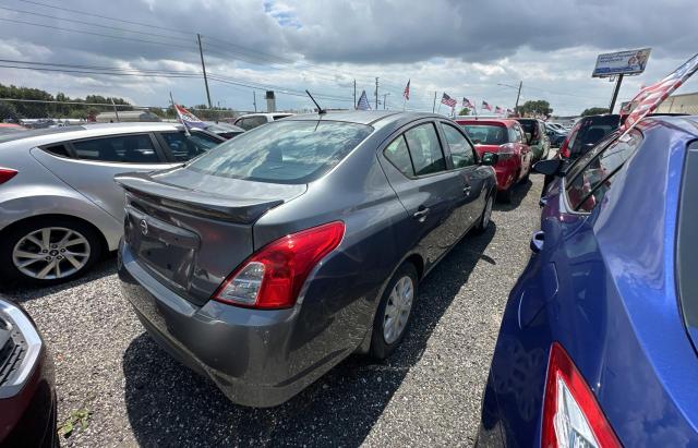 3N1CN7AP6JL838303 - 2018 NISSAN VERSA S GRAY photo 4