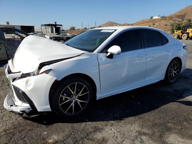 4T1G11AK2RU887183 - 2024 TOYOTA CAMRY SE NIGHT SHADE WHITE photo 1