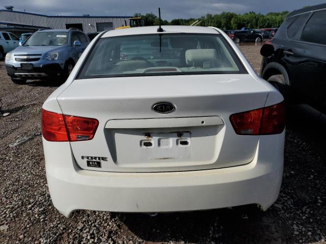 KNAFT4A28D5683287 - 2013 KIA FORTE LX WHITE photo 6