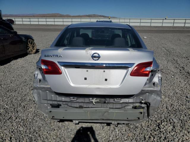 3N1AB7AP8JY245674 - 2018 NISSAN SENTRA S 银色 照片 6