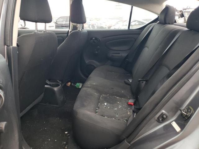 3N1CN7AP7JL828590 - 2018 NISSAN VERSA S ნაცრისფერი ფოტო 10