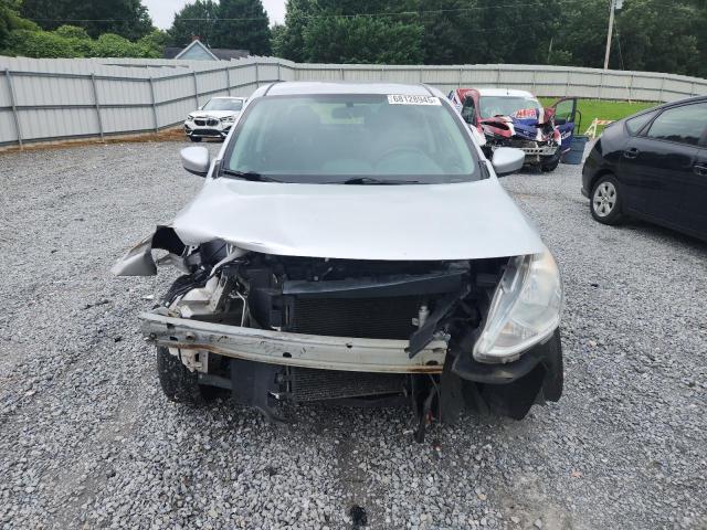 3N1CN7AP8JL844958 - 2018 NISSAN VERSA S ვერცხლისფერი ფოტო 5