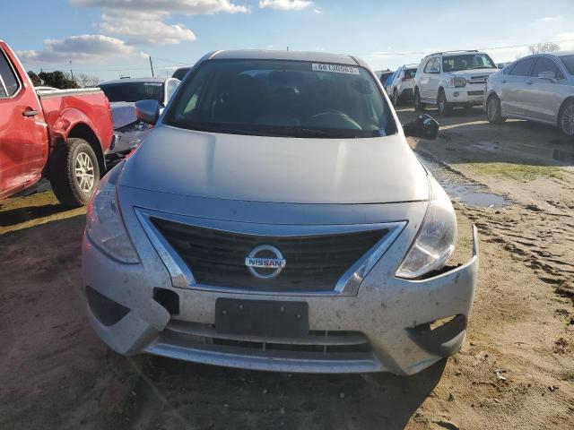 3N1CN7AP7JL838665 - 2018 NISSAN VERSA S SILVER photo 5