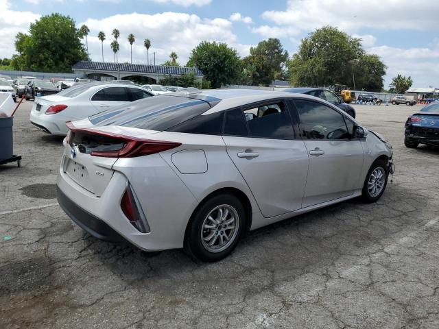 JTDKARFP3L3142473 - 2020 TOYOTA PRIUS PRIM LE SILVER photo 3