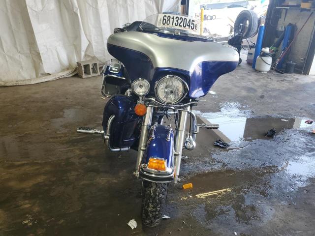 1HD1FCW116Y655071 - 2006 HARLEY-DAVIDSON FLHTCUI BLUE photo 2