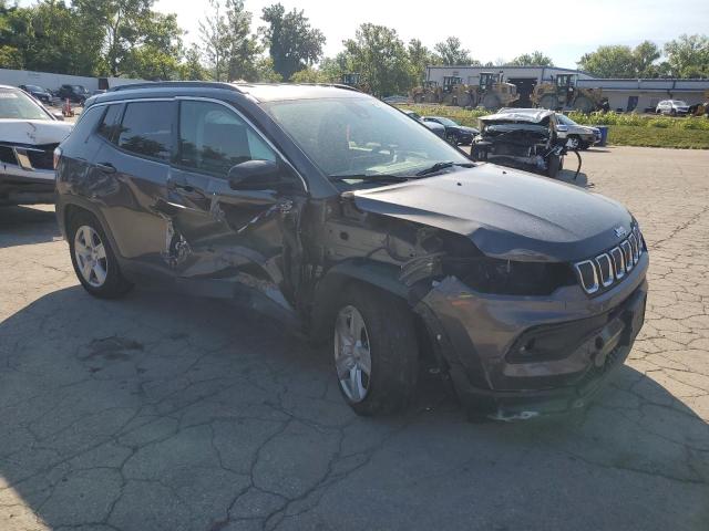 3C4NJCBBXNT202339 - 2022 JEEP COMPASS LATITUDE SILVER photo 4