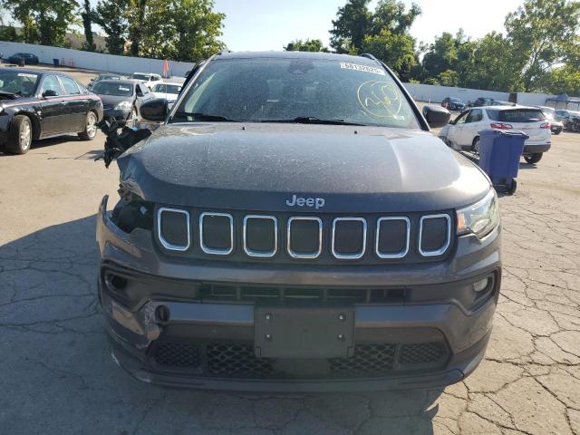 3C4NJCBBXNT202339 - 2022 JEEP COMPASS LATITUDE SILVER photo 5