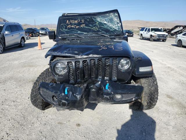 1C4JJXP68NW122808 - 2022 JEEP WRANGLER U SAHARA 4XE BLACK photo 5