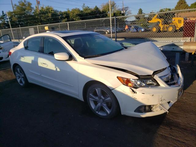 19VDE1F71DE005064 - 2013 ACURA ILX 20 TECH WHITE photo 4