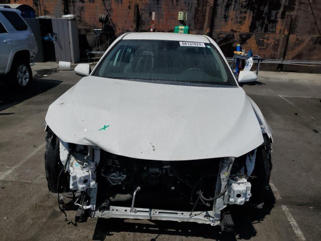 4T1B11HK2KU702846 - 2019 TOYOTA CAMRY L WHITE photo 5