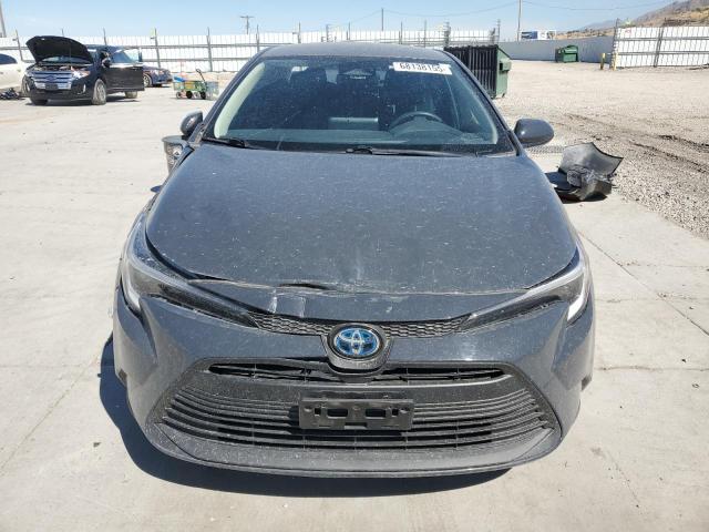 JTDBCMFE1P3003749 - 2023 TOYOTA COROLLA LE ნაცრისფერი ფოტო 5