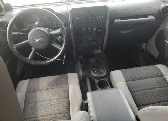 1J4GA39137L140393 - 2007 JEEP WRANGLER X Gümüş foto 8