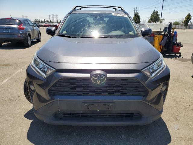 JTMW1RFV5KJ013533 - 2019 TOYOTA RAV4 XLE GRAY photo 5