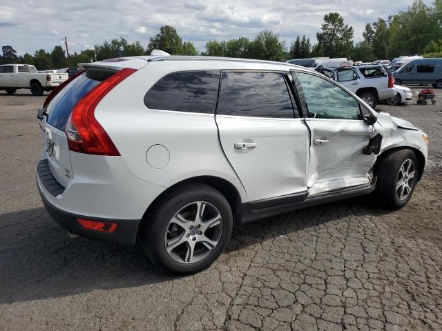 YV4902DZ4D2393276 - 2013 VOLVO XC60 T6 WHITE photo 3