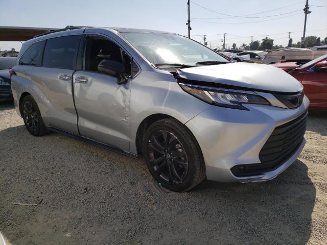 5TDXRKEC7MS039027 - 2021 TOYOTA SIENNA XSE SILVER photo 4