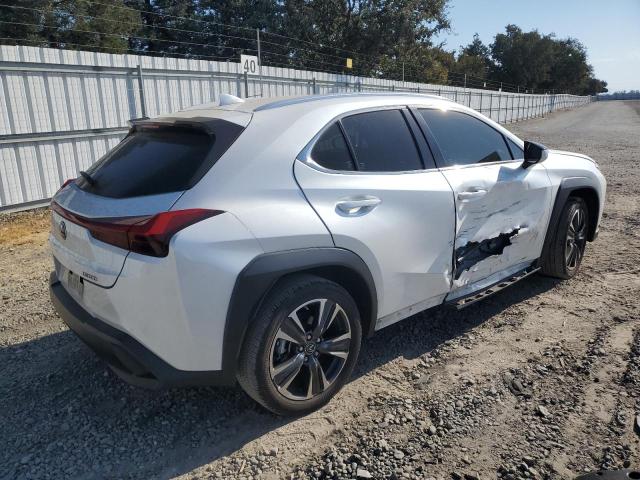 JTHX3JBH4L2031239 - 2020 LEXUS UX 200 WHITE photo 3