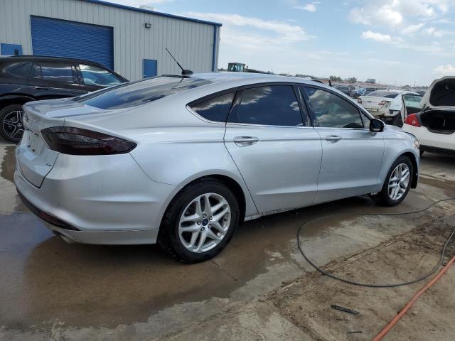 3FA6P0H76GR327185 - 2016 FORD FUSION SE SILVER photo 3