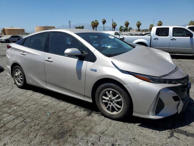 JTDKARFP8H3065090 - 2017 TOYOTA PRIUS PRIM SILVER photo 4