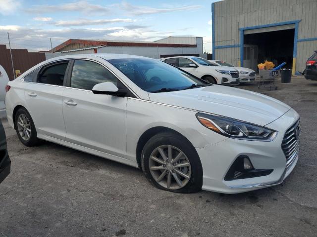 5NPE24AF7KH791644 - 2019 HYUNDAI SONATA SE WHITE photo 4