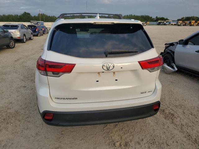 5TDJZRFH9KS705990 - 2019 TOYOTA HIGHLANDER SE WHITE photo 6