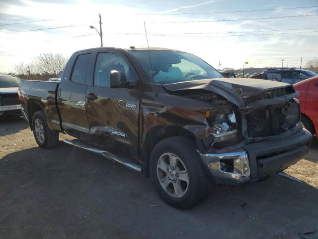 5TFUW5F15HX603851 - 2017 TOYOTA TUNDRA DOUBLE CAB SR/SR5 BURGUNDY photo 4