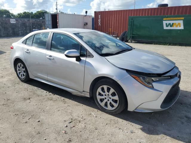5YFEPMAE9MP261075 - 2021 TOYOTA COROLLA LE Gümüş foto 4