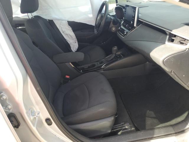 5YFEPMAE9MP261075 - 2021 TOYOTA COROLLA LE Gümüş foto 7