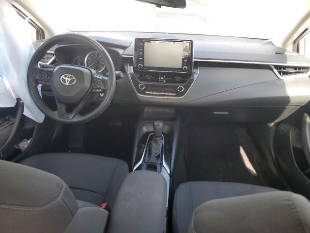 5YFEPMAE9MP261075 - 2021 TOYOTA COROLLA LE Gümüş foto 8
