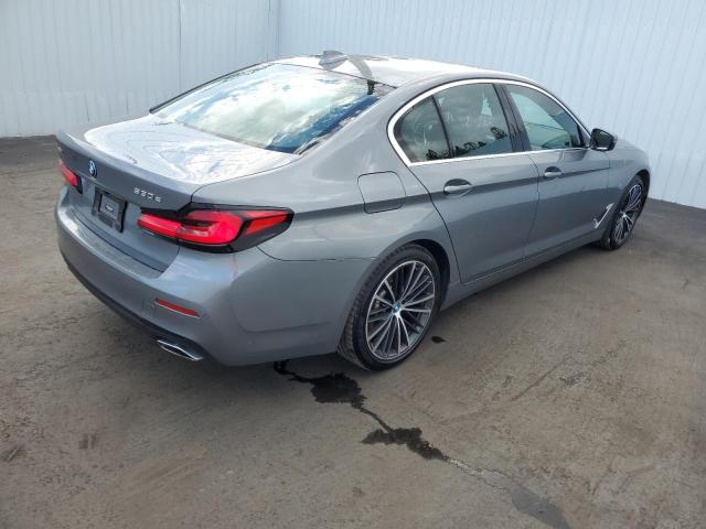 WBA33AG0XPCL21565 - 2023 BMW 530XE GRAY photo 3