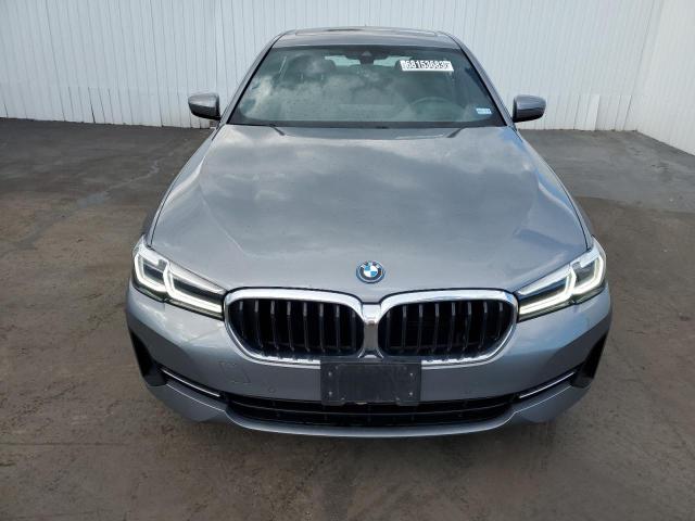 WBA33AG0XPCL21565 - 2023 BMW 530XE GRAY photo 5