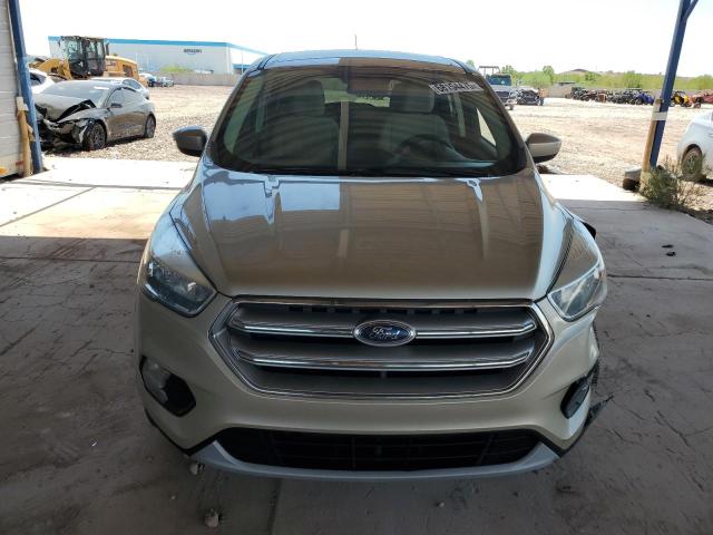 1FMCU0GD7HUC88237 - 2017 FORD ESCAPE SE 棕色 照片 5