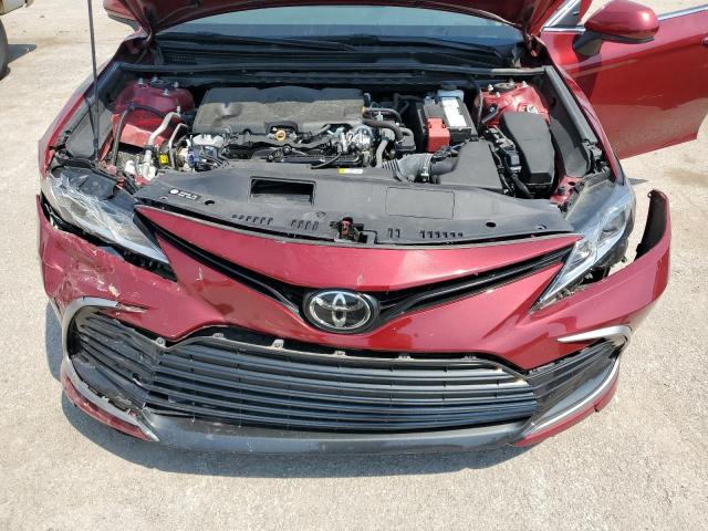 4T1C11AK9NU622950 - 2022 TOYOTA CAMRY LE 红色 照片 11