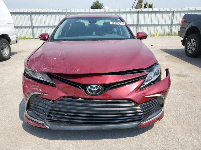 4T1C11AK9NU622950 - 2022 TOYOTA CAMRY LE 红色 照片 5