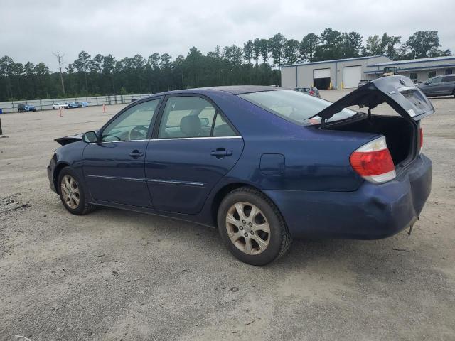 4T1BE32K75U035852 - 2005 TOYOTA CAMRY LE BLUE photo 2