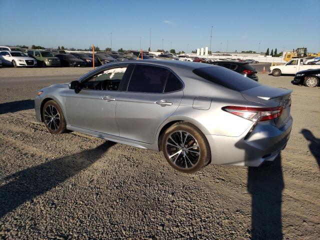 4T1B11HK9JU073021 - 2018 TOYOTA CAMRY L 银色 照片 2