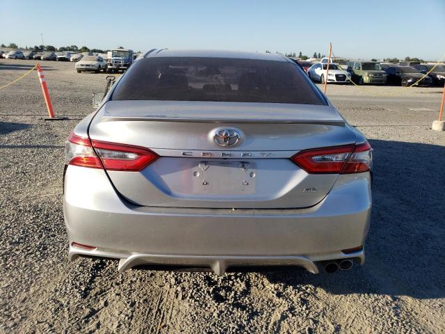 4T1B11HK9JU073021 - 2018 TOYOTA CAMRY L 银色 照片 6