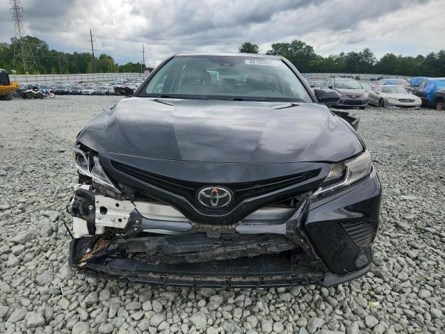 4T1G11AK2LU356427 - 2020 TOYOTA CAMRY SE BLACK photo 5