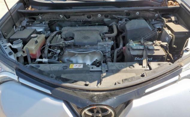 JTMZFREVXJJ173275 - 2018 TOYOTA RAV4 LE Argent photo 12