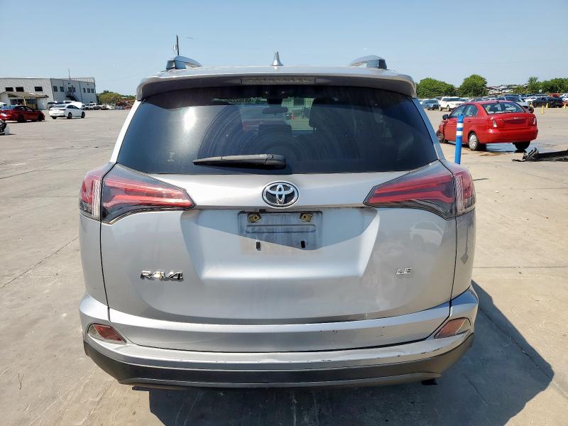 JTMZFREVXJJ173275 - 2018 TOYOTA RAV4 LE Argent photo 6