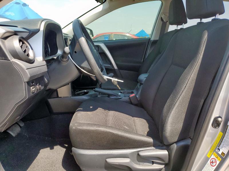 JTMZFREVXJJ173275 - 2018 TOYOTA RAV4 LE Argent photo 7