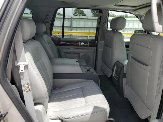 5LMFU28R94LJ15108 - 2004 LINCOLN NAVIGATOR SILVER photo 11