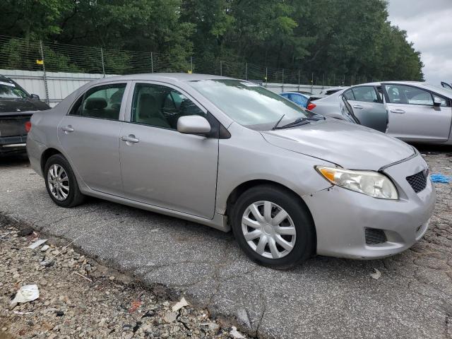 1NXBU40E79Z032431 - 2009 TOYOTA COROLLA BASE Сріблястий фото 4