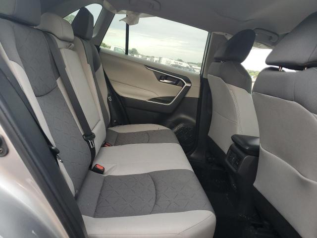 2T3P1RFV6NC320754 - 2022 TOYOTA RAV4 XLE SILVER photo 11