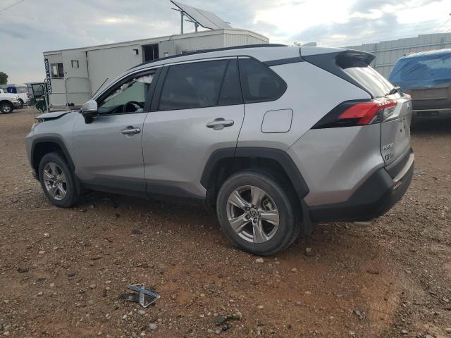 2T3P1RFV6NC320754 - 2022 TOYOTA RAV4 XLE SILVER photo 2