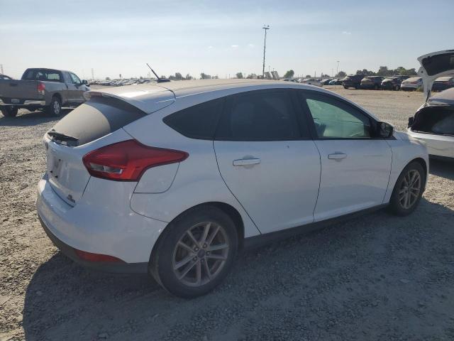 1FADP3K24FL335675 - 2015 FORD FOCUS SE WHITE photo 3