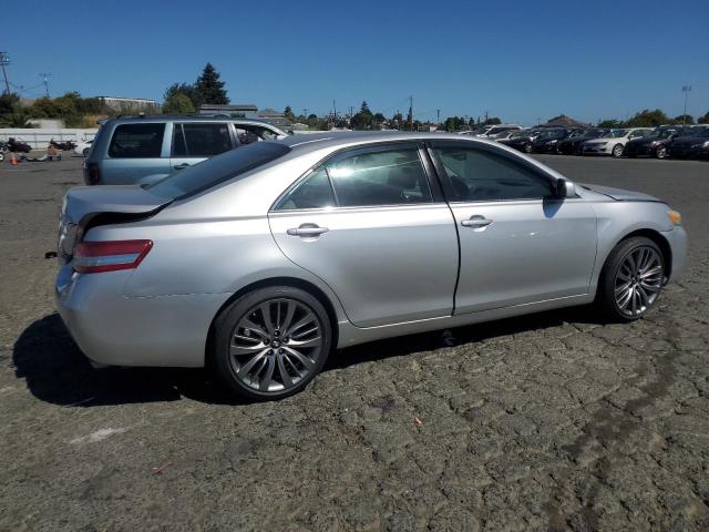 4T4BF3EK4BR184987 - 2011 TOYOTA CAMRY BASE SILVER photo 3