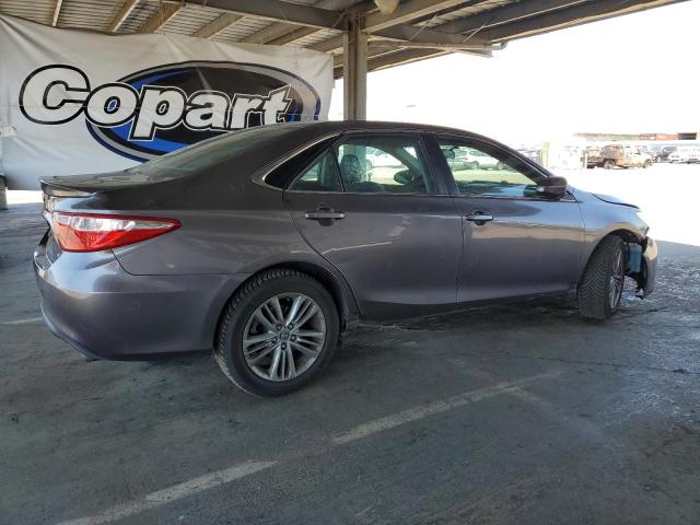 4T1BF1FK6FU062084 - 2015 TOYOTA CAMRY LE 灰色 照片 3