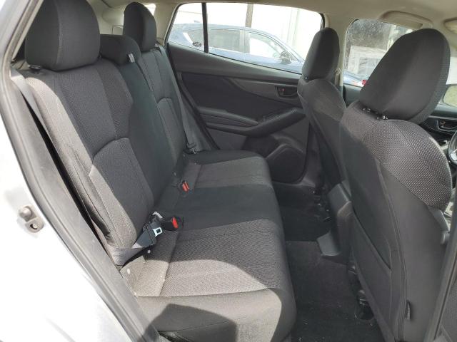 4S3GTAA62J3703792 - 2018 SUBARU IMPREZA SILVER photo 10